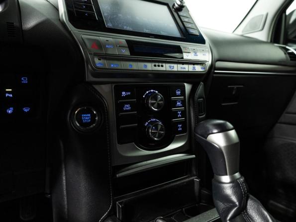 Toyota Land Cruiser Prado 150 Series Рестайлинг 2 с пробегом 2017 года, цена 4 879 700 рублей, 93615 км, внедорожник, Автокод Объявления