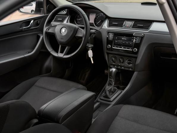 Skoda Rapid I с пробегом 2017 года, цена 1 135 000 рублей, 184558 км, лифтбек, Автокод Объявления