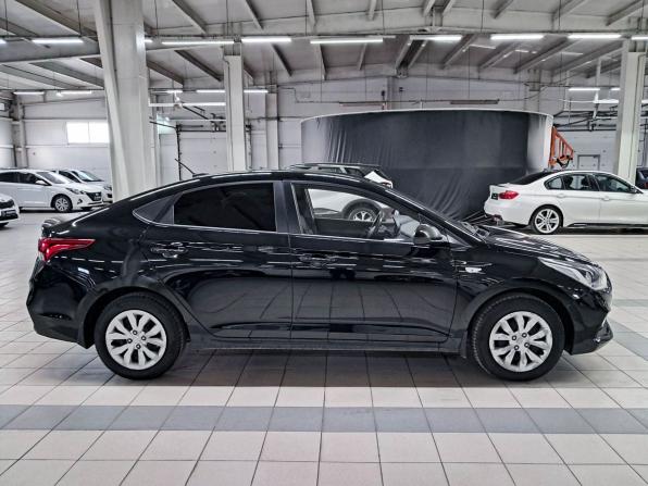 Hyundai Solaris II с пробегом 2017 года, цена 825 000 рублей, 239885 км, седан, Автокод Объявления