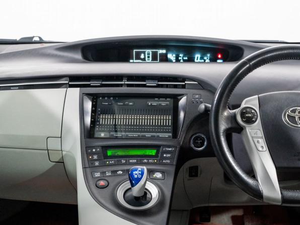 Toyota Prius III (XW30) с пробегом 2010 года, цена 1 100 000 рублей, 163393 км, лифтбек, Автокод Объявления
