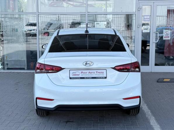 Hyundai Solaris II с пробегом 2018 года, цена 1 079 000 рублей, 194000 км, седан, Автокод Объявления
