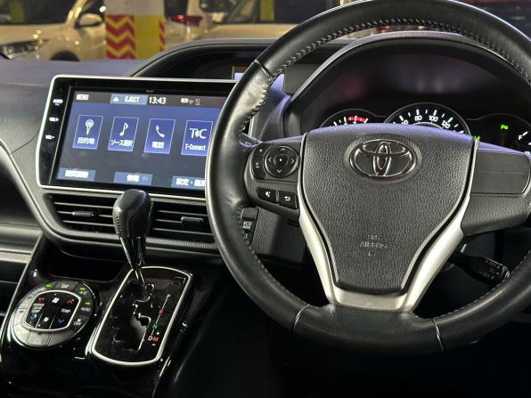 Toyota Noah III (R80) Рестайлинг с пробегом 2019 года, цена 2 799 000 рублей, 48005 км, минивэн, Автокод Объявления