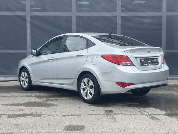 Hyundai Solaris I Рестайлинг с пробегом 2015 года, цена 1 050 000 рублей, 117000 км, седан, Автокод Объявления