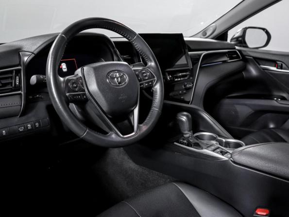 Toyota Camry VIII (XV70) Рестайлинг с пробегом 2023 года, цена 3 699 000 рублей, 22000 км, седан, Автокод Объявления
