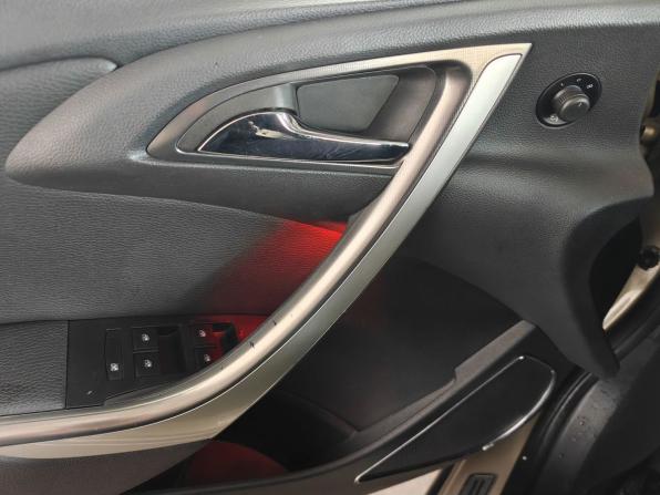 Opel Astra J с пробегом 2011 года, цена 599 000 рублей, 217000 км, хэтчбек, Автокод Объявления