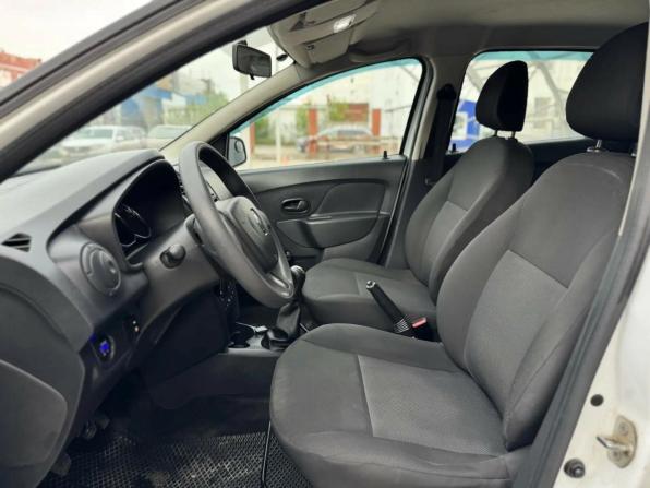 Renault Logan II Рестайлинг с пробегом 2018 года, цена 680 000 рублей, 105464 км, седан, Автокод Объявления
