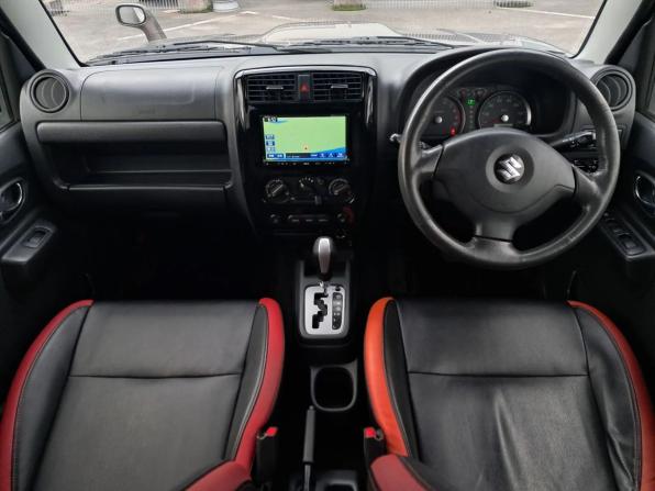 Suzuki Jimny III Рестайлинг 2 с пробегом 2013 года, цена 1 049 000 рублей, 109894 км, внедорожник, Автокод Объявления