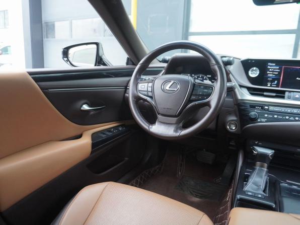 Lexus ES VII с пробегом 2019 года, цена 3 100 000 рублей, 268733 км, седан, Автокод Объявления