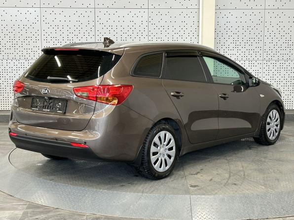 Kia Ceed II Рестайлинг с пробегом 2018 года, цена 960 000 рублей, 133141 км, универсал, Автокод Объявления