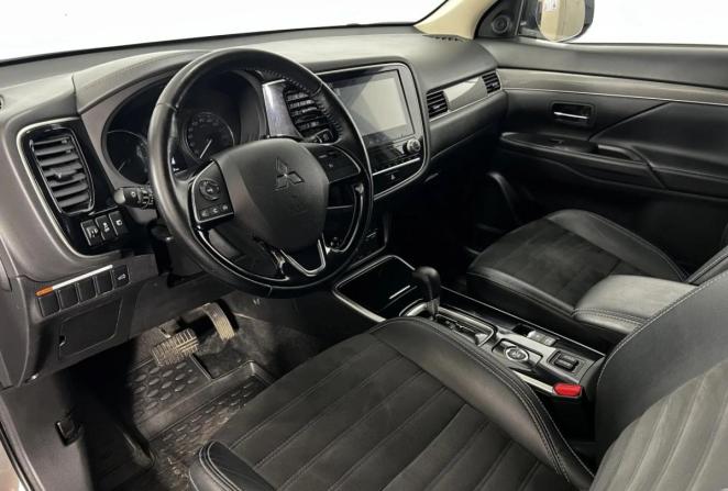 Mitsubishi Outlander III Рестайлинг 3 с пробегом 2021 года, цена 2 255 000 рублей, 141983 км, внедорожник, Автокод Объявления