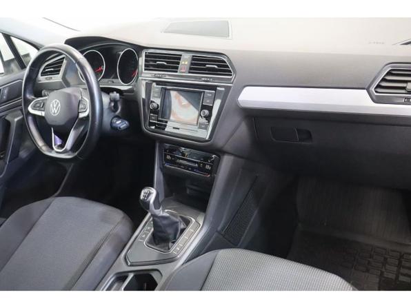 Volkswagen Tiguan II Рестайлинг с пробегом 2021 года, цена 2 559 000 рублей, 62773 км, внедорожник, Автокод Объявления