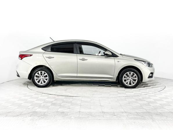Hyundai Solaris II с пробегом 2019 года, цена 947 000 рублей, 170474 км, седан, Автокод Объявления