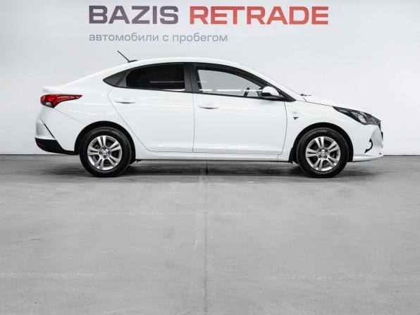 Hyundai Solaris II Рестайлинг с пробегом 2021 года, цена 1 360 000 рублей, 118900 км, седан, Автокод Объявления