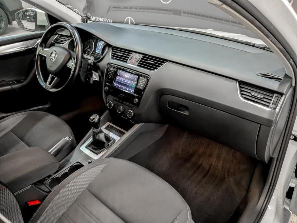 Skoda Octavia III (A7) Рестайлинг с пробегом 2019 года, цена 1 330 000 рублей, 168338 км, лифтбек, Автокод Объявления