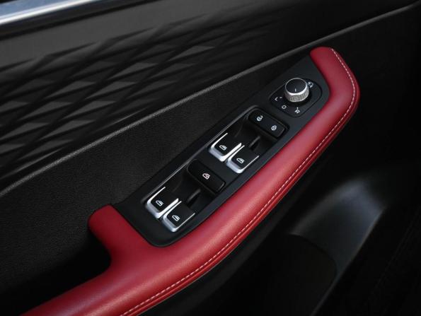Geely Coolray I Рестайлинг 2 с пробегом 2024 года, цена 2 199 000 рублей, 14533 км, внедорожник, Автокод Объявления