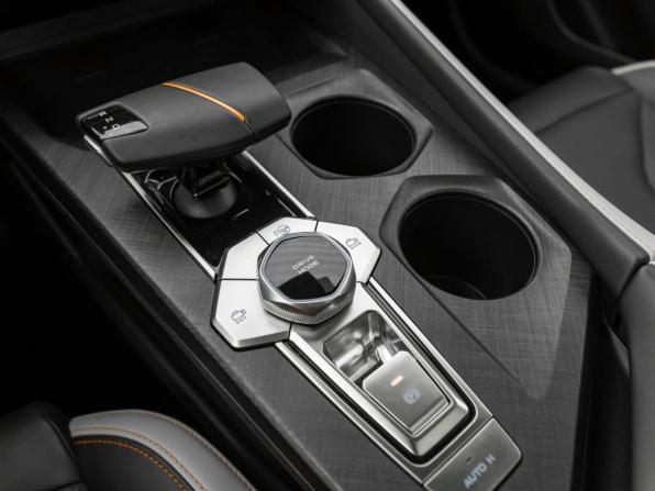 Changan UNI-V I с пробегом 2024 года, цена 2 440 000 рублей, 23918 км, лифтбек, Автокод Объявления