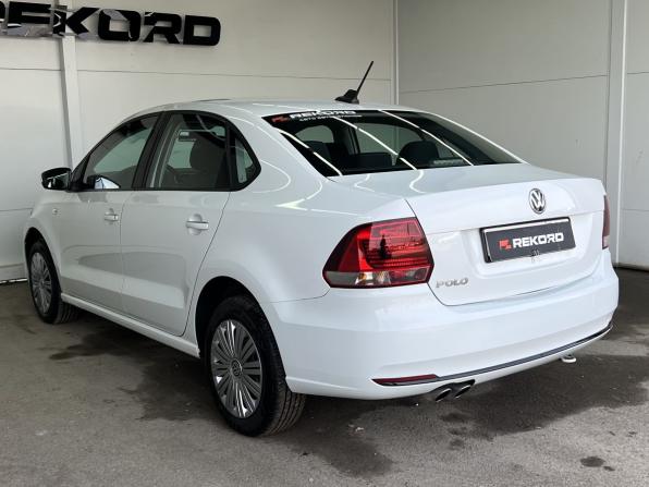 Volkswagen Polo V Рестайлинг с пробегом 2018 года, цена 1 299 000 рублей, 39045 км, седан, Автокод Объявления