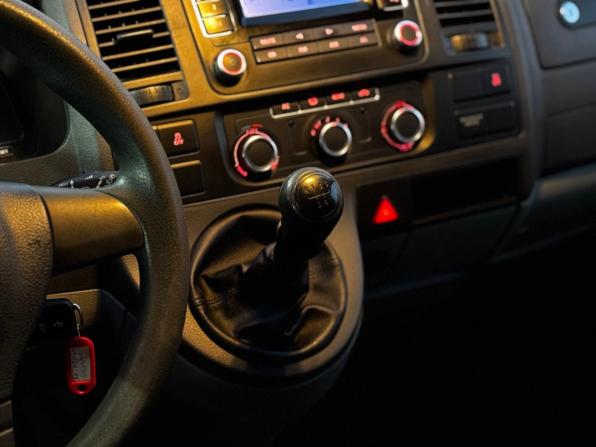 Volkswagen Caravelle T5 Рестайлинг с пробегом 2012 года, цена 1 979 000 рублей, 145057 км, минивэн, Автокод Объявления