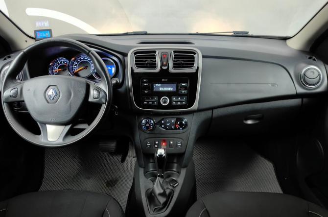 Renault Sandero II с пробегом 2018 года, цена 925 000 рублей, 109715 км, хэтчбек, Автокод Объявления