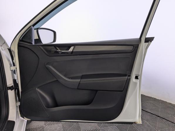 Skoda Rapid II с пробегом 2020 года, цена 1 495 000 рублей, 98046 км, лифтбек, Автокод Объявления