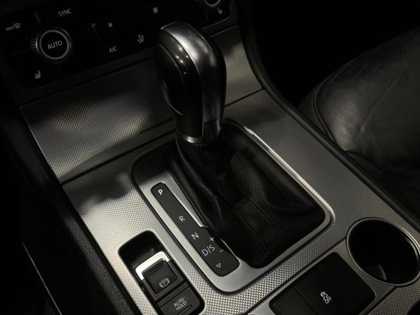 Volkswagen Touareg II Рестайлинг с пробегом 2015 года, цена 2 490 000 рублей, 166249 км, внедорожник, Автокод Объявления