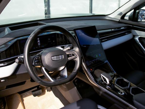 Geely Atlas II с пробегом 2024 года, цена 3 099 000 рублей, 36000 км, внедорожник, Автокод Объявления