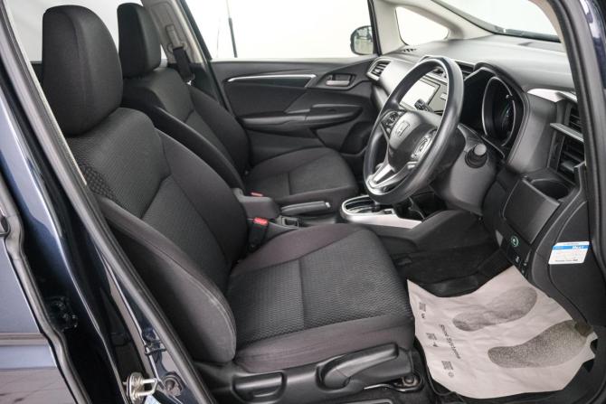 Honda Fit III Рестайлинг с пробегом 2017 года, цена 1 199 000 рублей, 75000 км, хэтчбек, Автокод Объявления