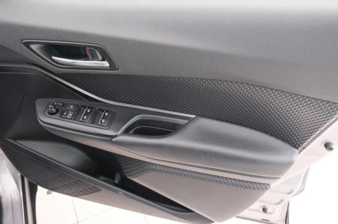 Toyota C-HR I с пробегом 2017 года, цена 1 869 000 рублей, 73000 км, внедорожник, Автокод Объявления