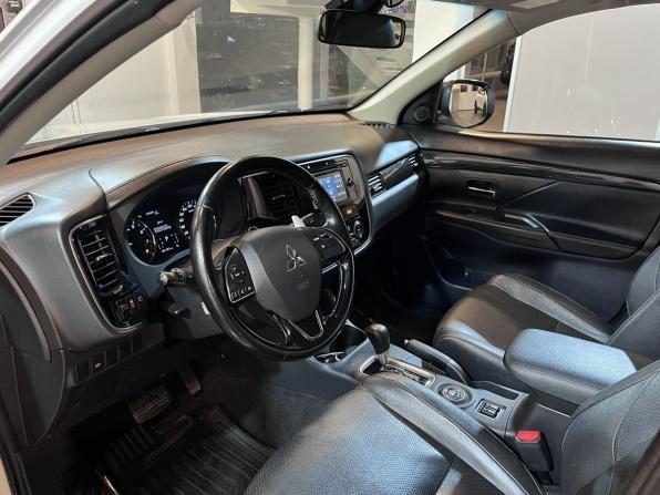 Mitsubishi Outlander III Рестайлинг 2 с пробегом 2016 года, цена 1 550 000 рублей, 261187 км, внедорожник, Автокод Объявления