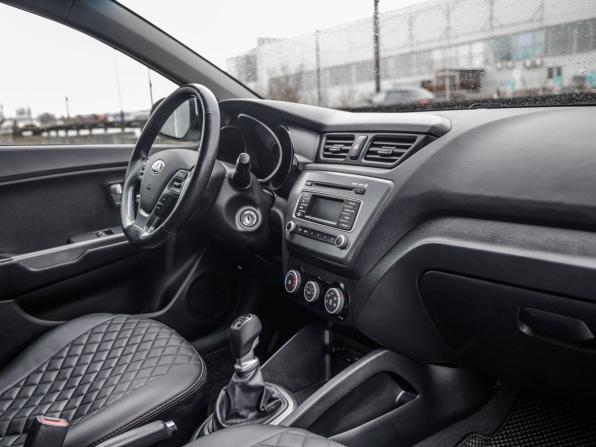 Kia Rio III Рестайлинг с пробегом 2017 года, цена 1 075 000 рублей, 120684 км, седан, Автокод Объявления