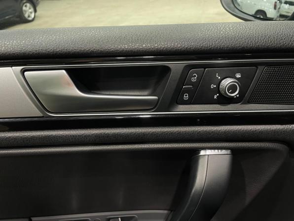 Volkswagen Touareg II Рестайлинг с пробегом 2017 года, цена 2 650 000 рублей, 186000 км, внедорожник, Автокод Объявления