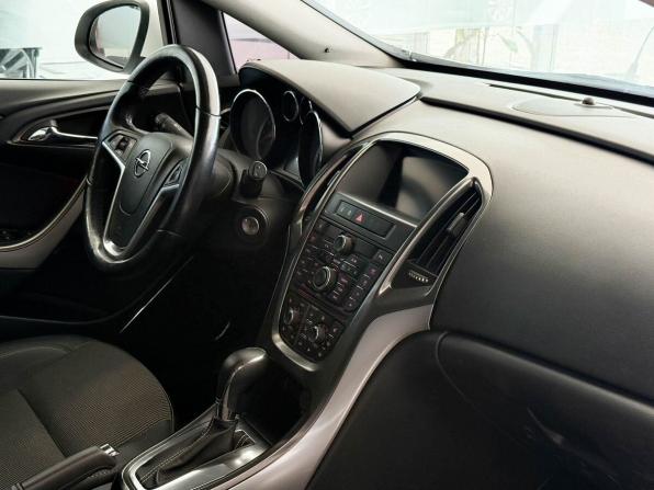 Opel Astra J с пробегом 2011 года, цена 847 000 рублей, 136934 км, хэтчбек, Автокод Объявления