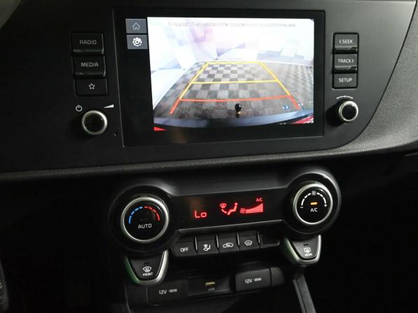 Kia Rio IV Рестайлинг с пробегом 2022 года, цена 1 680 000 рублей, 80116 км, хэтчбек, Автокод Объявления