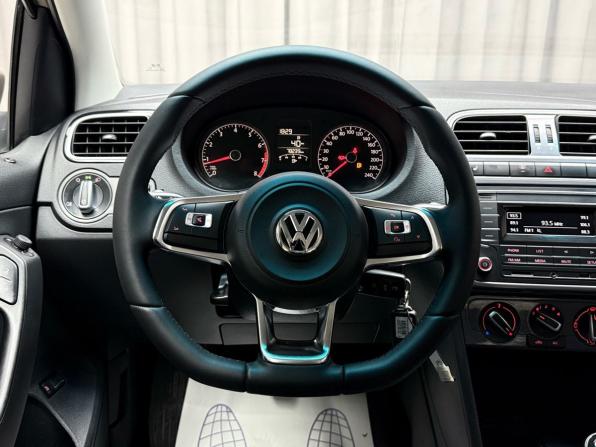 Volkswagen Polo V Рестайлинг с пробегом 2019 года, цена 1 349 000 рублей, 78000 км, седан, Автокод Объявления