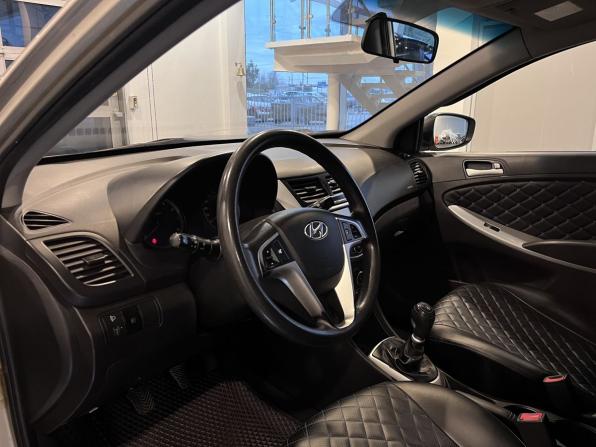 Hyundai Solaris I с пробегом 2011 года, цена 590 000 рублей, 240410 км, хэтчбек, Автокод Объявления