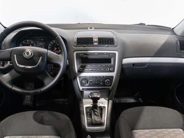 Skoda Octavia II (A5) Рестайлинг с пробегом 2012 года, цена 624 854 рубля, 284287 км, лифтбек, Автокод Объявления