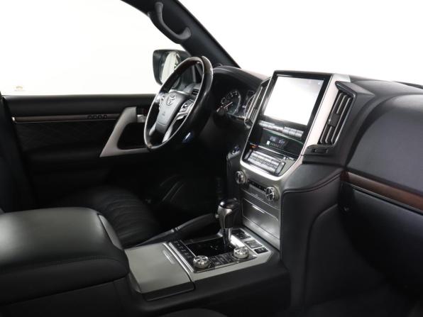 Toyota Land Cruiser 200 Series Рестайлинг 2 с пробегом 2017 года, цена 8 349 900 рублей, 68000 км, внедорожник, Автокод Объявления
