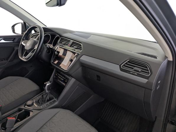 Volkswagen Tiguan II Рестайлинг с пробегом 2021 года, цена 3 650 000 рублей, 62212 км, внедорожник, Автокод Объявления