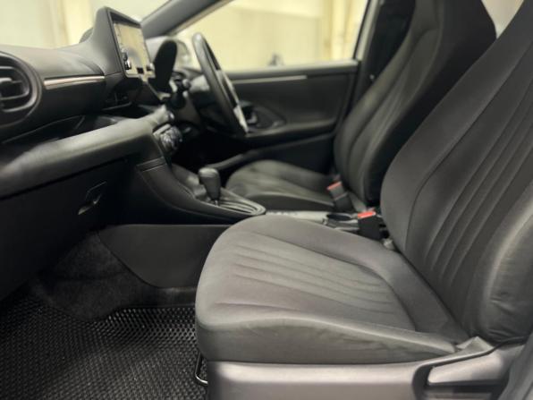 Toyota Yaris IV с пробегом 2020 года, цена 1 200 000 рублей, 80856 км, хэтчбек, Автокод Объявления