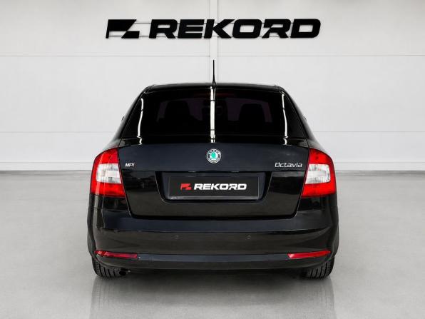 Skoda Octavia II (A5) Рестайлинг с пробегом 2012 года, цена 1 079 000 рублей, 127000 км, лифтбек, Автокод Объявления