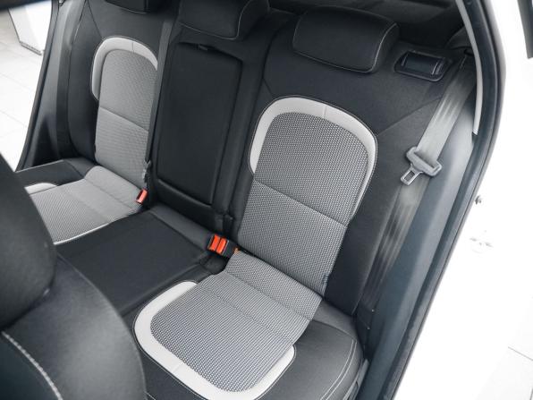 Kia Ceed II Рестайлинг с пробегом 2017 года, цена 1 324 700 рублей, 107375 км, хэтчбек, Автокод Объявления
