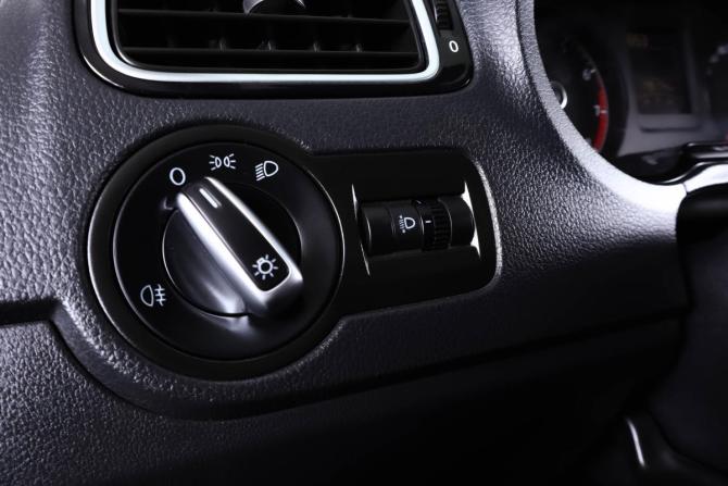 Volkswagen Polo V Рестайлинг с пробегом 2018 года, цена 1 519 000 рублей, 179000 км, седан, Автокод Объявления
