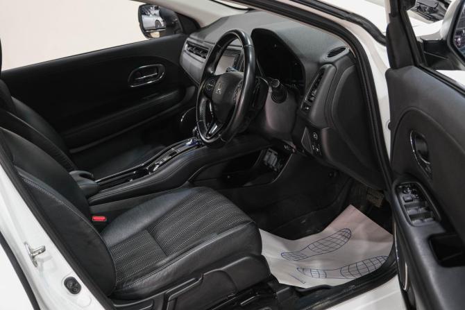 Honda Vezel I с пробегом 2015 года, цена 1 499 000 рублей, 61000 км, внедорожник, Автокод Объявления