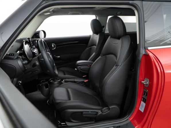Mini Hatch III (F55/F56) Рестайлинг 2 с пробегом 2021 года, цена 3 374 810 рублей, 22714 км, хэтчбек, Автокод Объявления