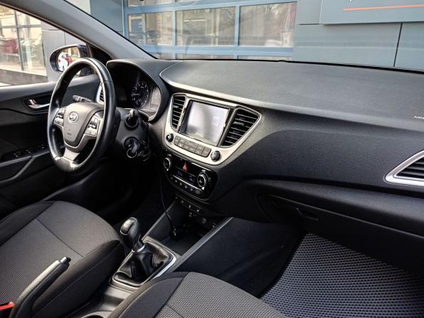 Hyundai Solaris II с пробегом 2019 года, цена 1 415 000 рублей, 81800 км, седан, Автокод Объявления