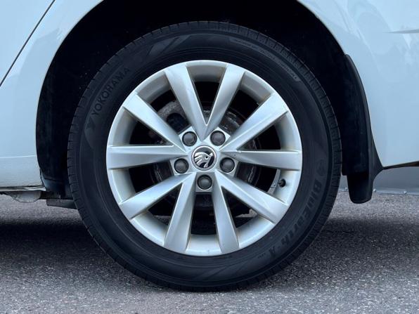 Skoda Octavia III (A7) Рестайлинг с пробегом 2018 года, цена 1 041 300 рублей, 286350 км, лифтбек, Автокод Объявления