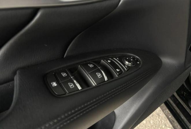 Infiniti M IV с пробегом 2012 года, цена 1 275 000 рублей, 182820 км, седан, Автокод Объявления