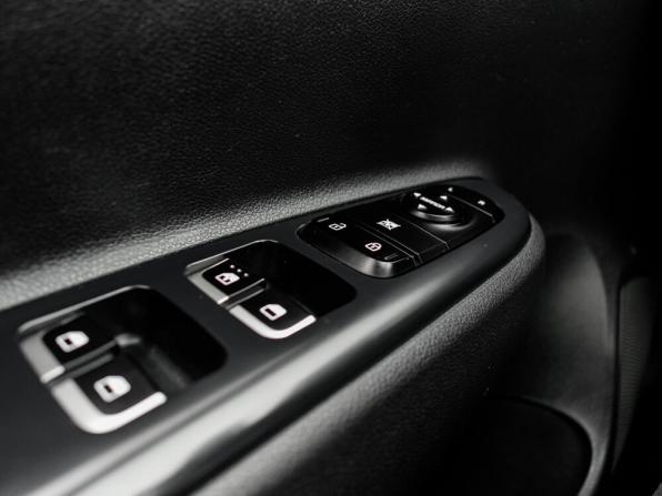 Kia Rio IV Рестайлинг с пробегом 2021 года, цена 1 615 000 рублей, 77500 км, седан, Автокод Объявления