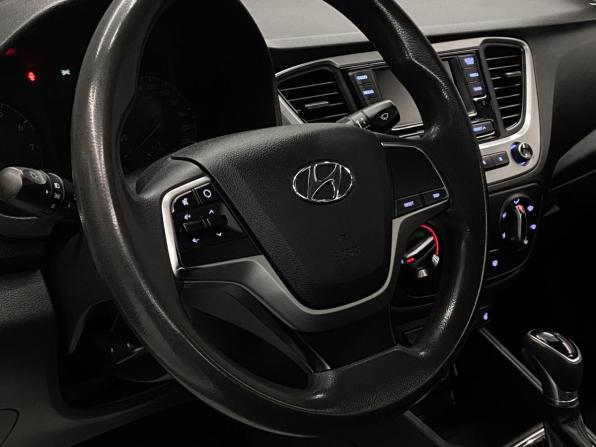 Hyundai Solaris II с пробегом 2017 года, цена 999 000 рублей, 102000 км, седан, Автокод Объявления