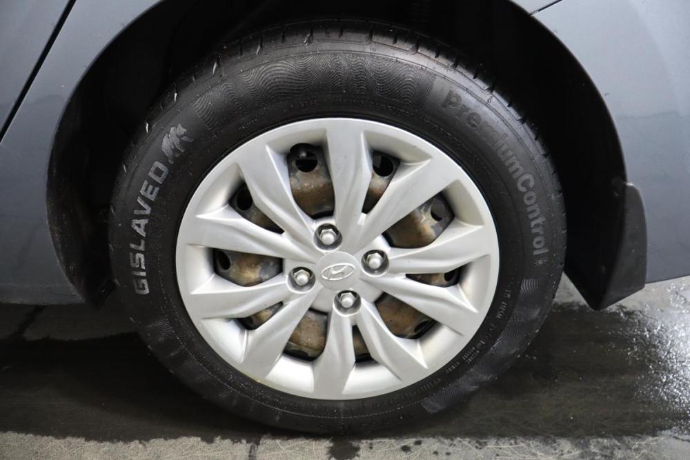 Hyundai Solaris II Санкт-Петербург  - изображение 15